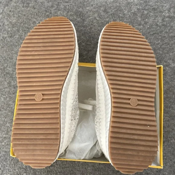 Universal Thread version of the “Fay”. Size 8 - Picture 3 of 4